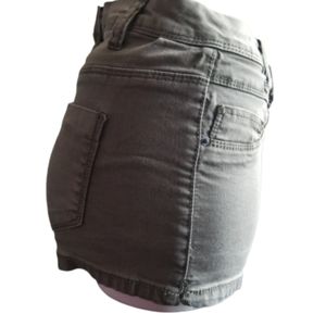 Vanilla.star size one gray shorts.